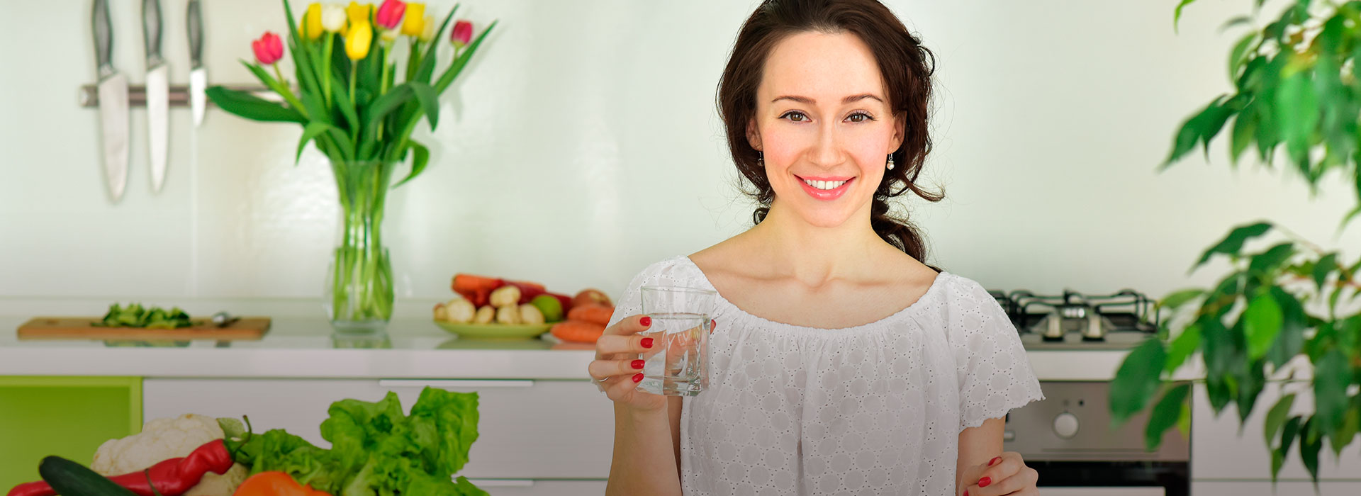 Mitos nutricionales: ¿tomar agua en las comidas engorda?